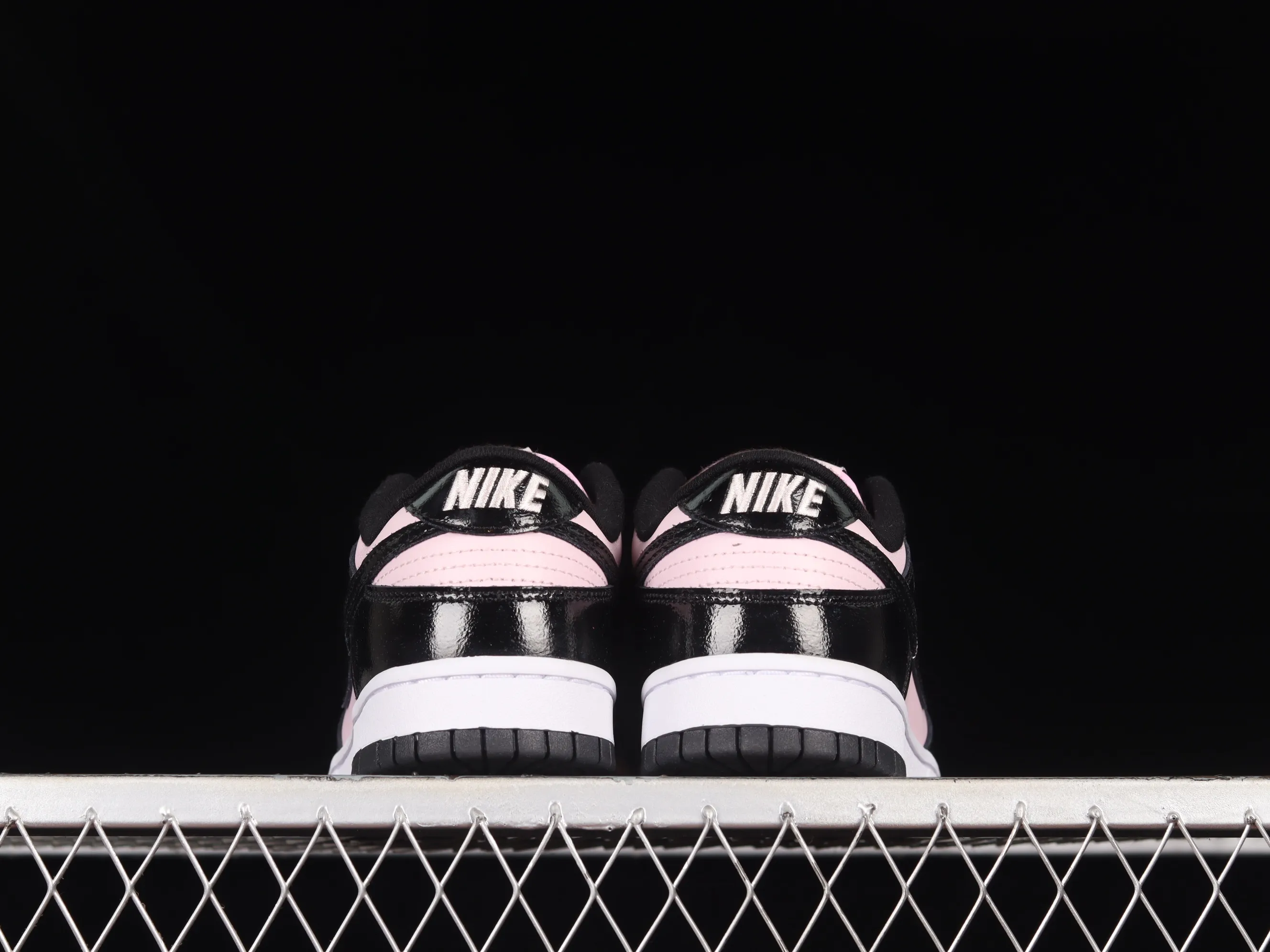 All categories Nk SB Dunk series Nk SB Dunk Low low-top sneakers F version Nk Dunk Low "Pink Black" black pink SB low-top sports and leisure sneakers DJ9955-600